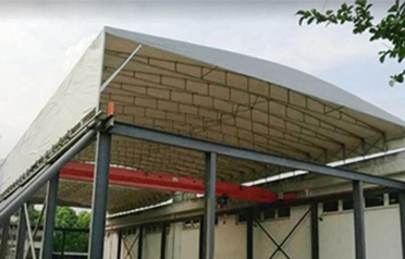 Logistieke fabrieksactiviteiten vertraagd door wind en regen? Tangshan Pengcheng intrekbare elektrische luifels voor buiten lossen schuilplaatsproblemen in alle scenario's op door middel van tests in de echte wereld. Logistieke fabrieksactiviteiten vertraagd door wind en regen? Tangshan Pengcheng intrekbare elektrische luifels voor buiten lossen schuilplaatsproblemen in alle scenario's op door middel van tests in de echte wereld.