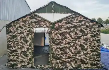 Hoe ga je om met krappe ruimtes als een veldteam samen kampeert? De Tangshan Pengcheng Outdoor Model 84A katoenen squadtent verhoogt de accommodatie-efficiëntie.